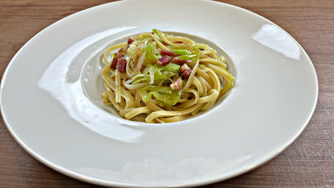 Delicioso Spaghetti à Carbonara de Alho-poró: Uma Explosão de Sabores Italianos